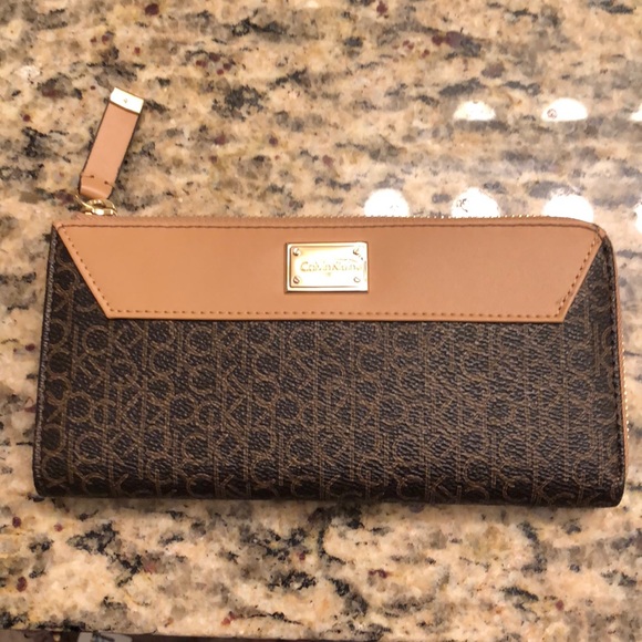 Calvin Klein Handbags - Very stylish Calvin Klein wallet